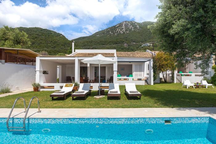 Villa Piedra Barbati - Seafront Villa