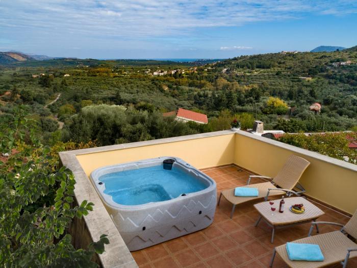 Villa Erontas -mini pool and heated jacuzzi