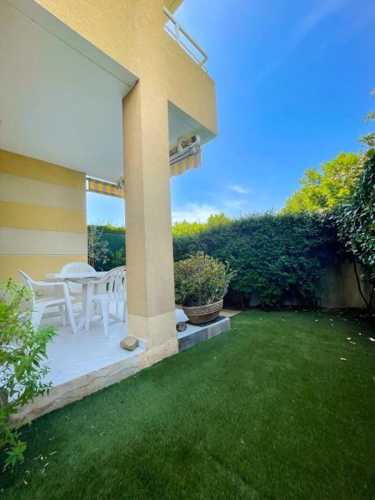 Superb Apartment With Garden Near The Sea