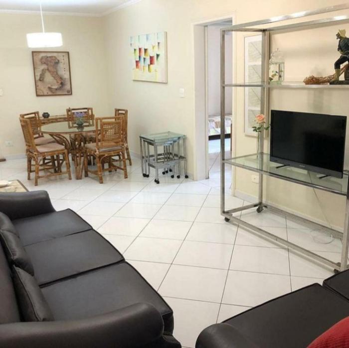 Apartamento na Praia de Pitangueiras-Guarujá à 50mt da praia e comércio perto