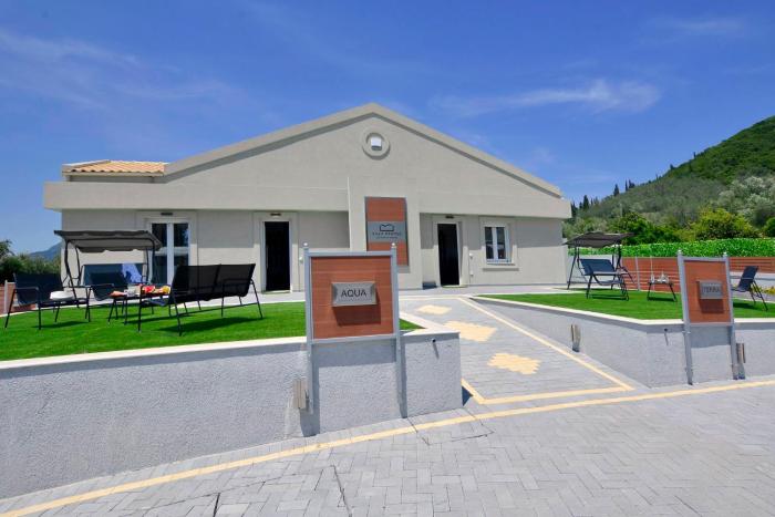 Villa Bratou Aqua Sleeps 4 with Garden