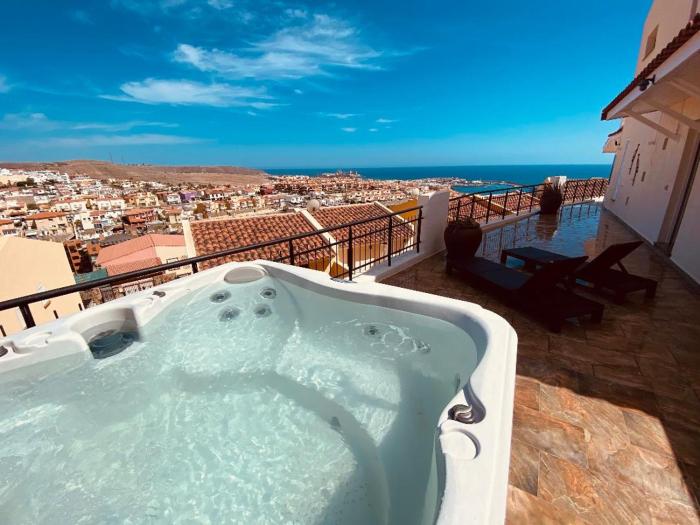 The Feelgood House with jacuzzi and ocean view