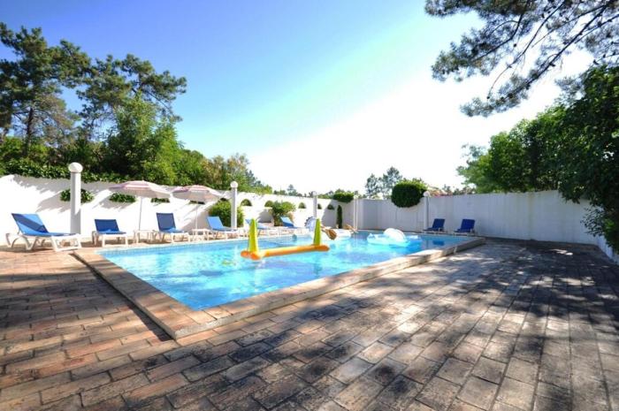 Fantastic outdoor area, private pool, Tennis Court Golf Practice Facility