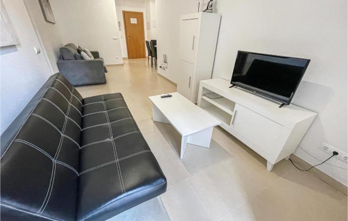 Cozy Apartment In Estepona With Wifi