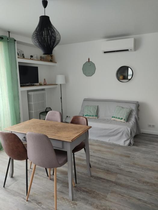 Appartement climatisé avec balcon,wifi, proche remparts