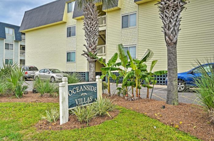 Walk to Beach Isle of Palms Condo with Pool Access!