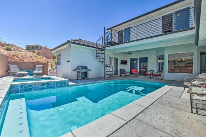 Luxury Desert Hideaway Explore National Parks!