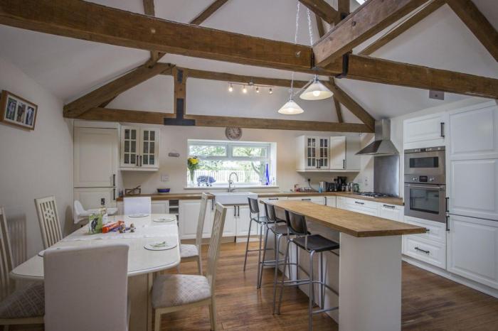 Stunning Barn Conversion next to Horse Field sleeps 10