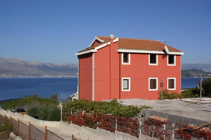 Apartments by the sea Slatine Ciovo 1128