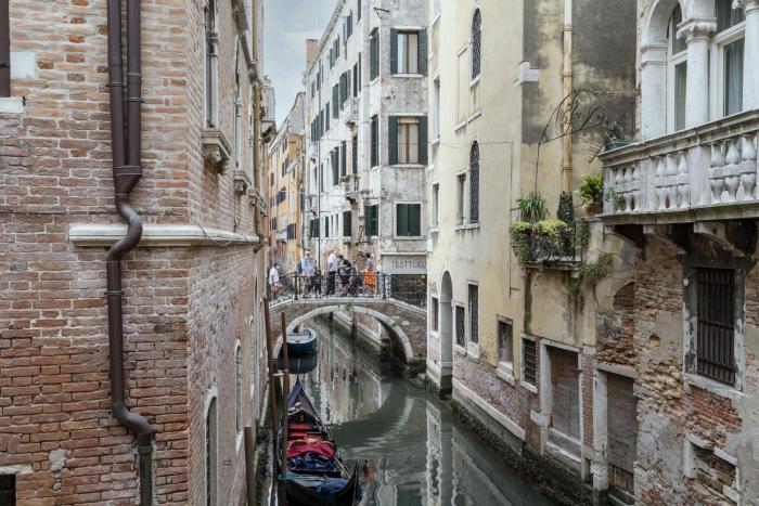 Gondola Luxury - Campo Santi Filippo e Giacomo by Wonderful Italy