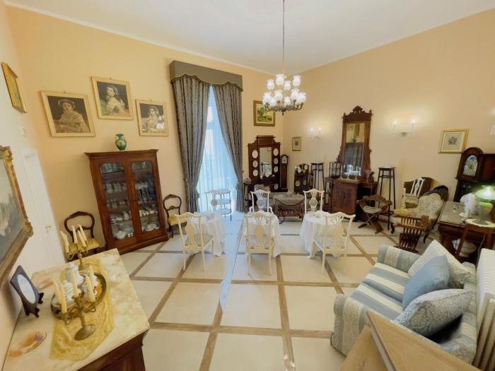 Cocos Apartments - De Vivo Realty