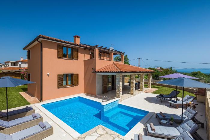 Villa Gloria, villa with heated pool