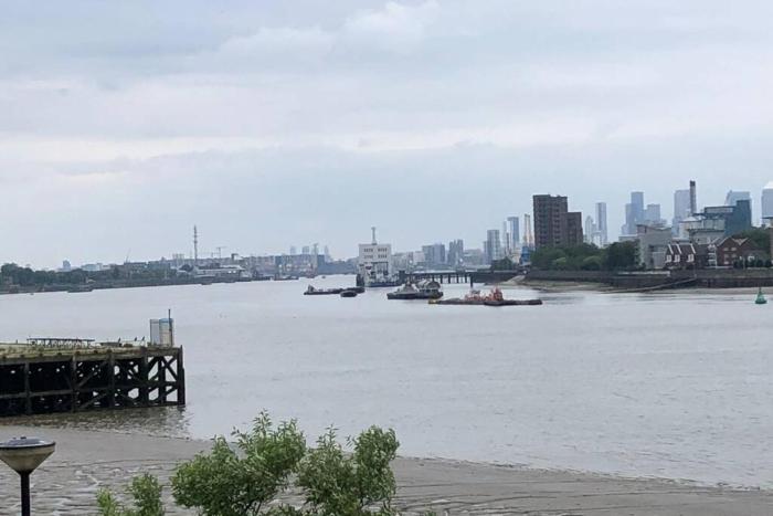 Thames View & free parking - perfect long stay workers only