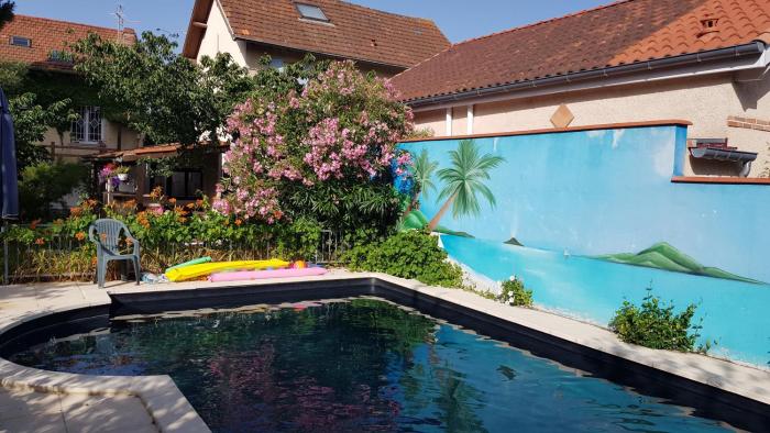 Appart indépendant, 1 lit deux personnes et 1 appoint Piscine Jardin Direct Gare Aéroport et jardin