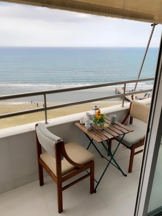 Larnaca Room, 50m to the Finikoudes beach