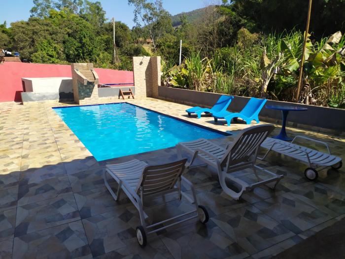 Chácara com piscina área de lazer completa estilo rústico em Socorro