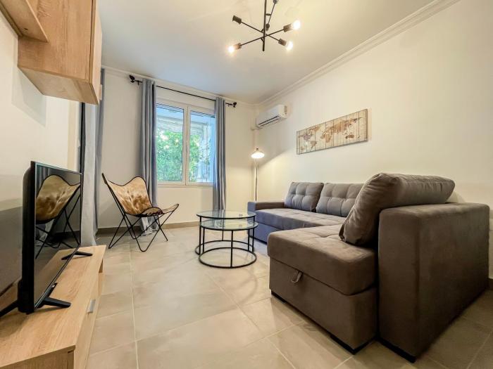 Downtown Retreat 67sqm apt in Neos Kosmos