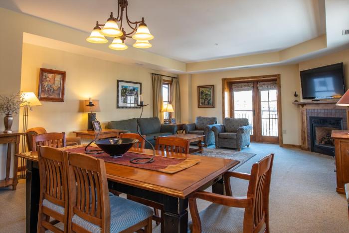 Two Bedroom Condo with Balcony over Mountaineer Square - Just Steps from the Slopes! condo