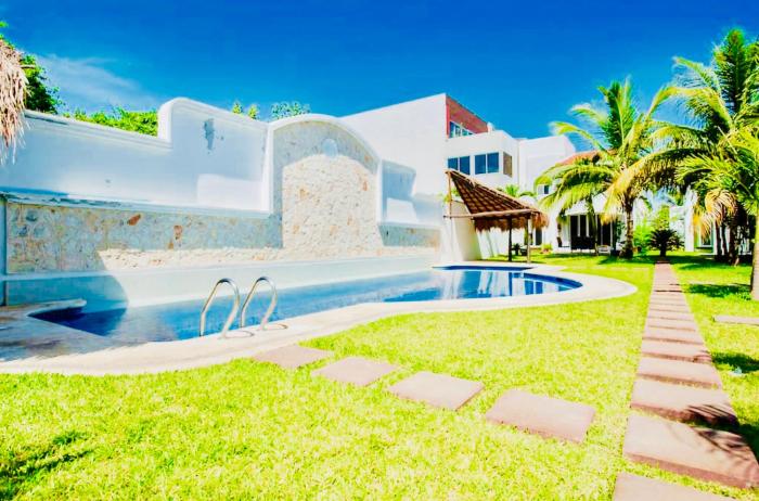 Gorgeous 22 People Villa With Pool Playacar Phase 2