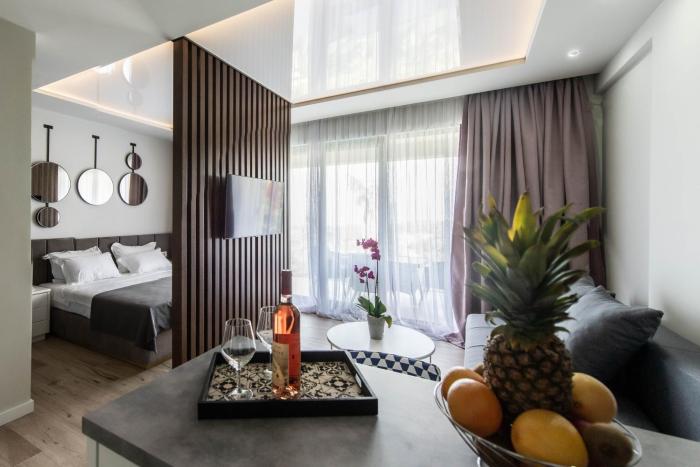 Przice Gardens Apartment with Pool