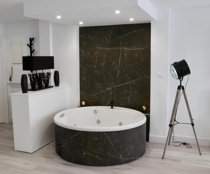 Black and White Suitte "Plaza"