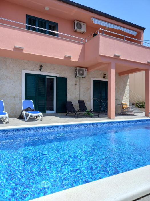 Holiday House Fantasy With Pool