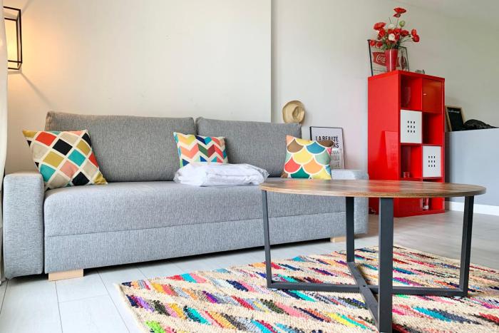 #D1 The red one Studio sofa bed Near GEM train station