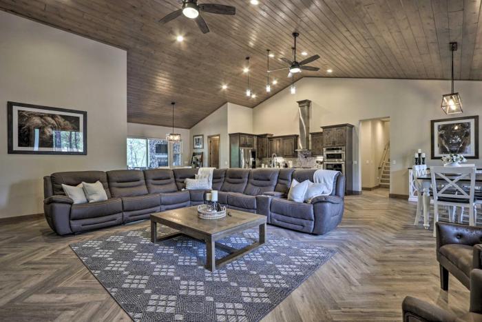 Stylish Home w Expansive Deck in Show Low!