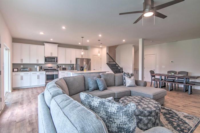 4 Mi to Bethany Beach: Townhome w Screened Porch