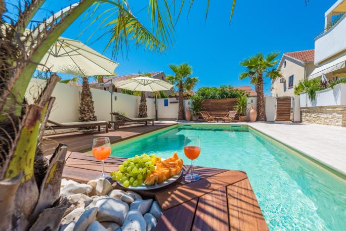 Villa Antisin with Heated Pool