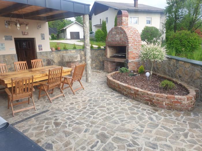 Apartma Miša, Tomo Ketiš sp