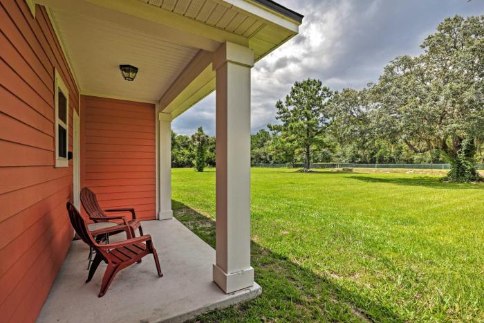 Pet-Friendly Palakta Duplex with Patio and Yard!