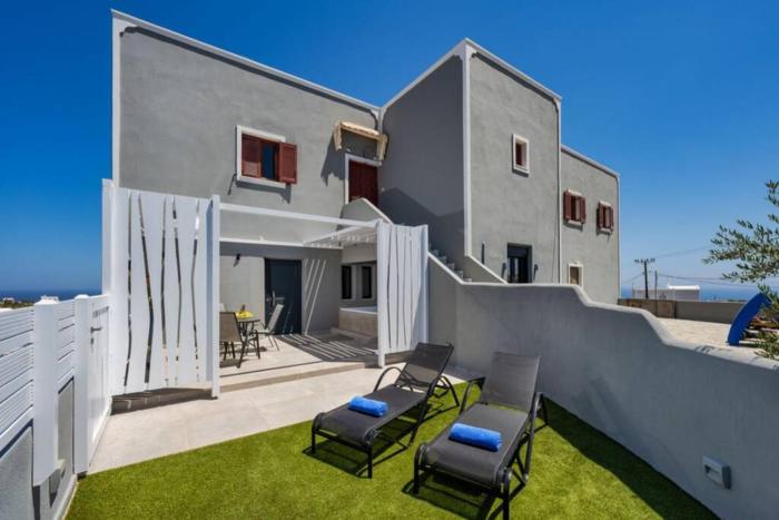 Christianna & George Luxury Hot Tub Apartment