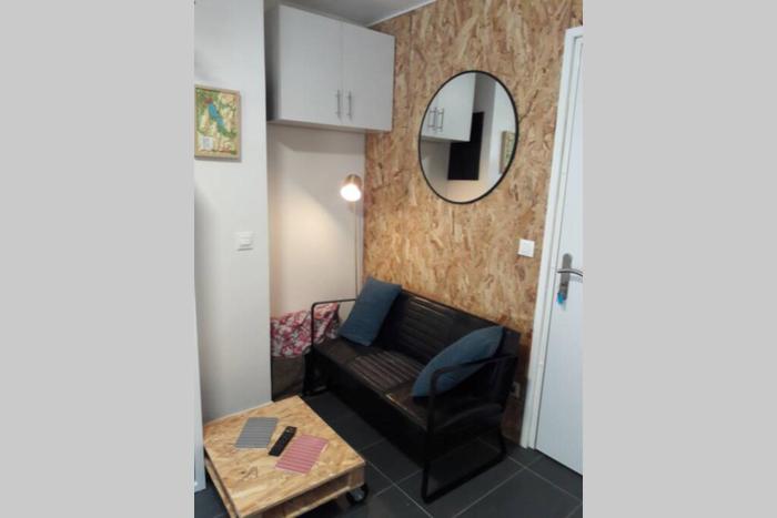 LE PRATIK, commerces et lac à pied