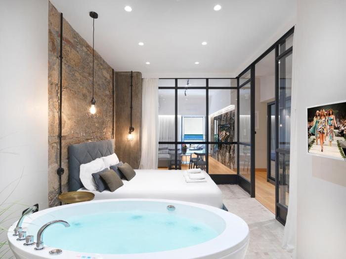 5 star lux suite in Kolonaki.