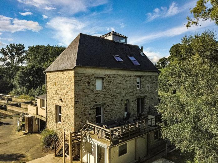 Ancien Moulin rénové à neuf pour 19 personnes sur les rives du Trieux