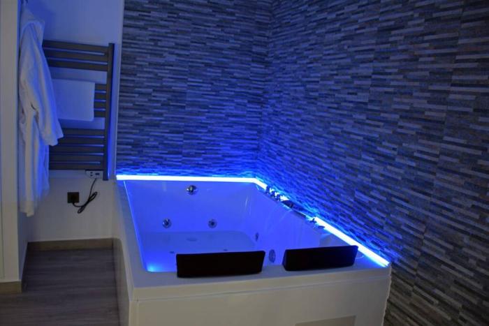 Alojamientos Lola, Suite con jacuzzi
