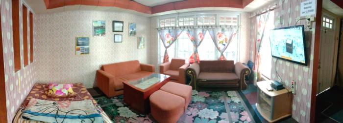 Homestay HUMAIRA DIENG villa full house 3 kamar,6 bed,dapur,ruang tamu,balkon,parkir,wifi