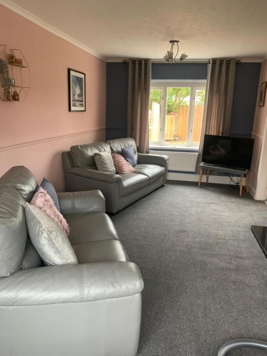 The Snug, ideal for sporting events and city breaks, hidden nook in the Heart of Newcastle, with parking, Wifi, Smart Tv, close tolocal travel links