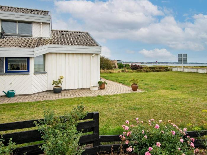 6 person holiday home in Ebeltoft