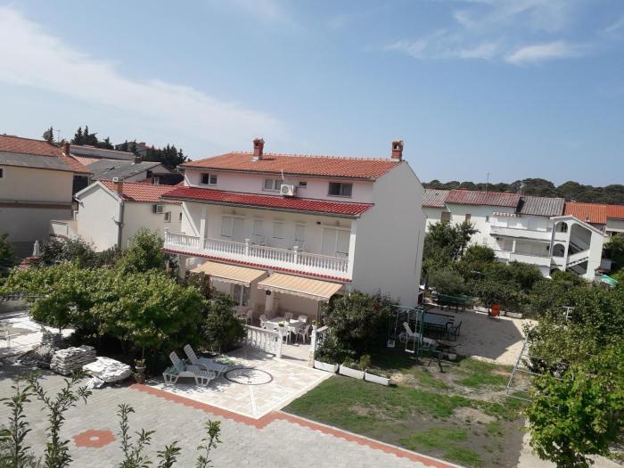 Immaculate 3Bedrooms Apartment in Rab 18 pers
