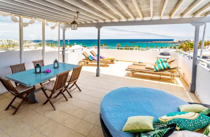 Ocean View Penthouse - Central Location - 100m to the Beach