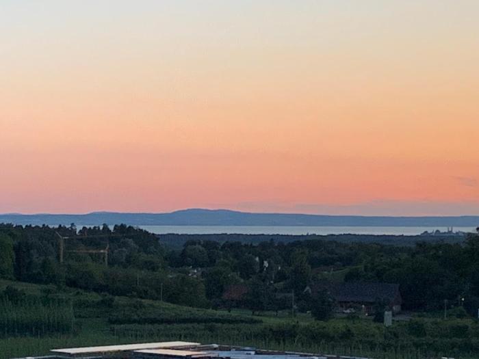 Hochwertige Sonneninsel mit Aussicht zum Bodensee