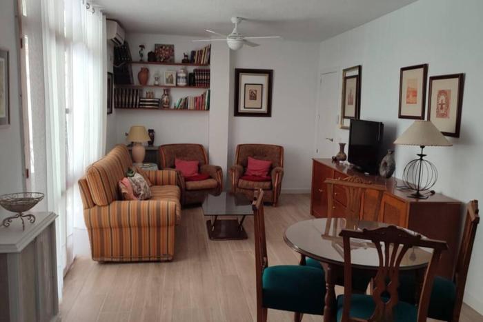 MUY CÉNTRICO, A 8 MIN DEL AVE ANDANDO, REFORMADO.