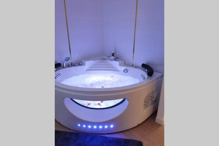 Nid damour baignoirejacuzzi