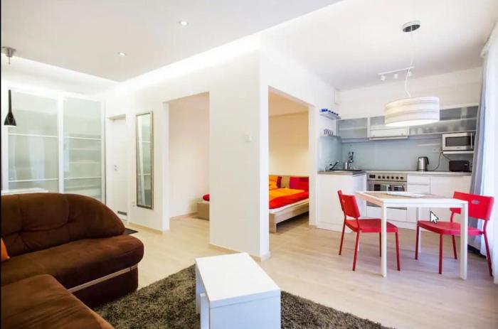 ORANGEHOMES one bedroom Modern apartment in the city center