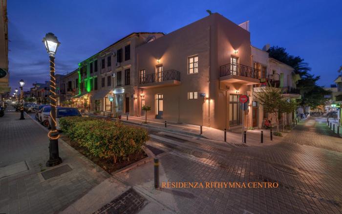 Residenza Rithymna Centro with a private roof terrace and hot tub