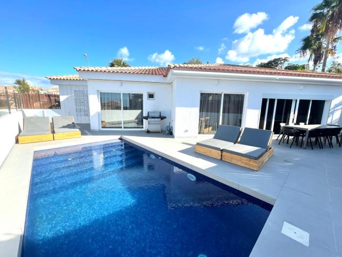 Luxury Villa Callao private heated pool Free Car except Christmas