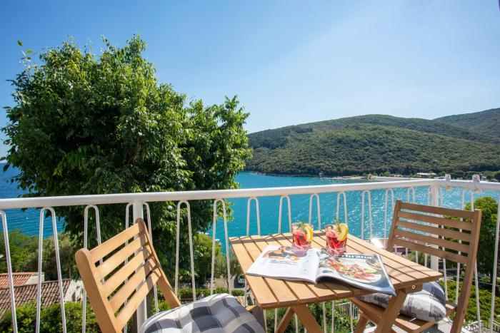 Apartment Blue Pearl