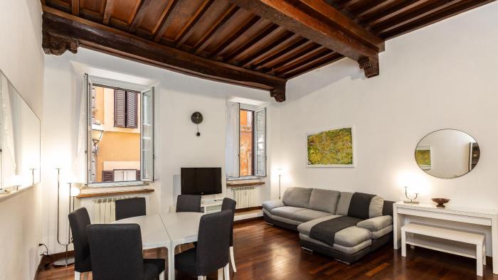 Cartari Rental in Rome Apartment